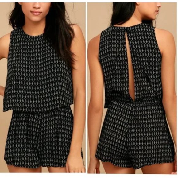 Lulus Pants - NWOT Lulus Creative Approach Arrow Print Romper